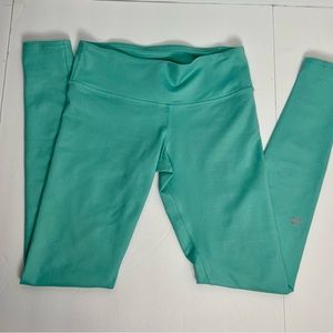 ALO Yoga leggings Small RN 87370 VIN 3158 Light Green sage